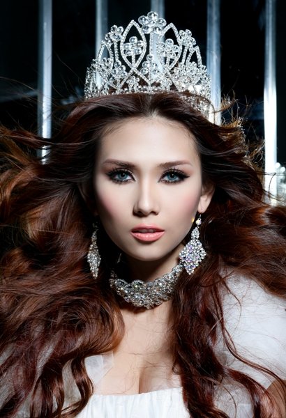 Vo Hoang Yen Miss Vietnam Universe 09